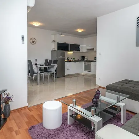 Apartments Villa Jelena Seget Vranjica Buitenkant foto