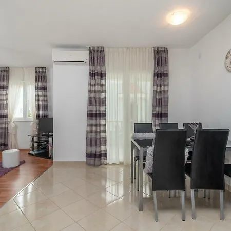 Apartments Villa Jelena Seget Vranjica Buitenkant foto
